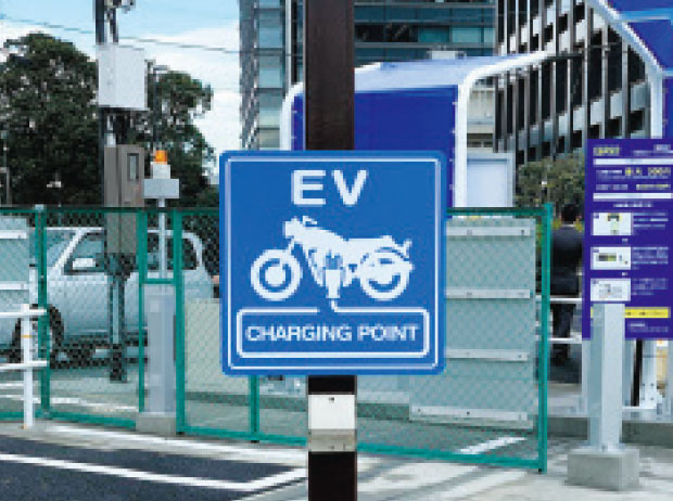 中野駅前 オートバイ駐車場 EV充電器 のイメージ